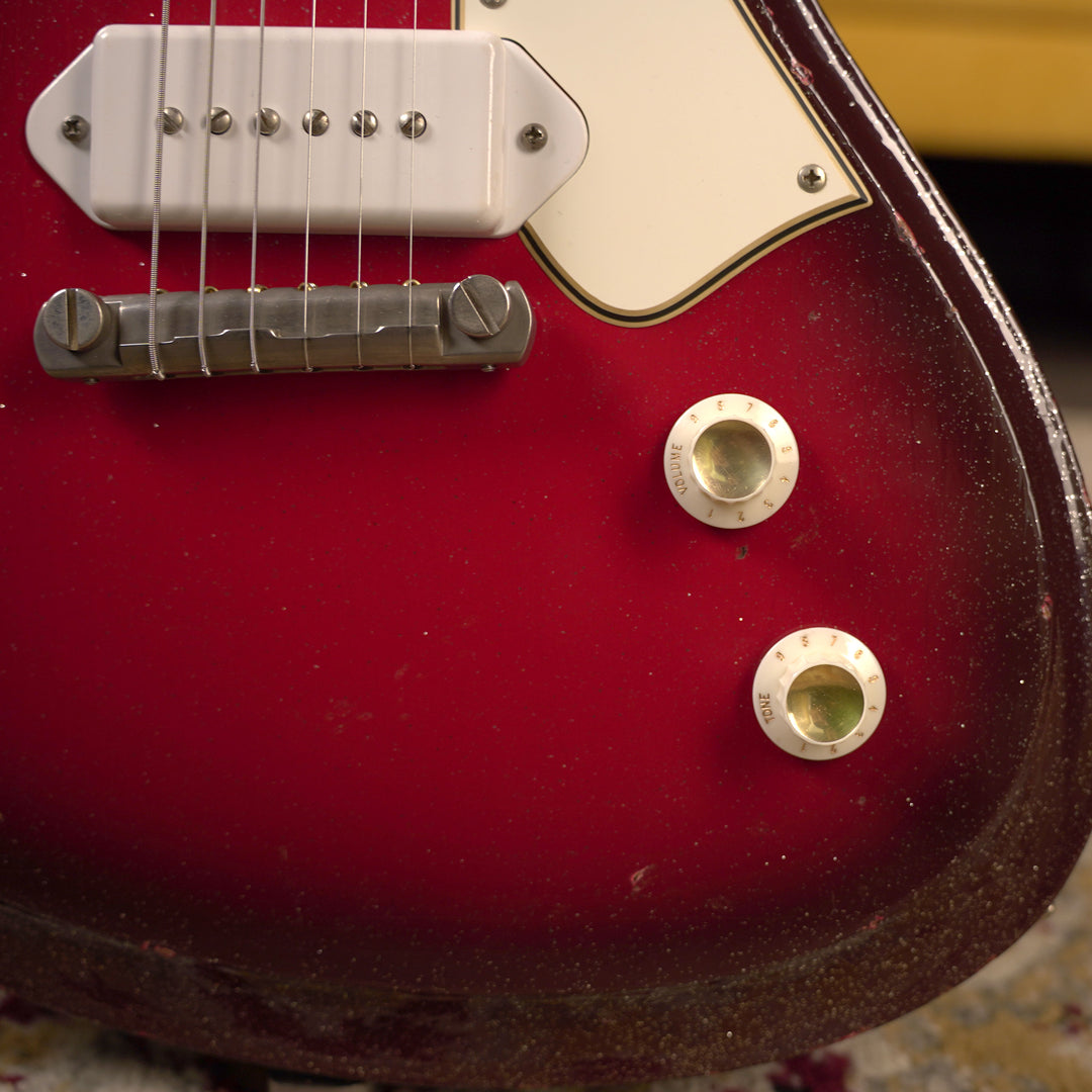 Novo Solus M1 - Silvertone Burst