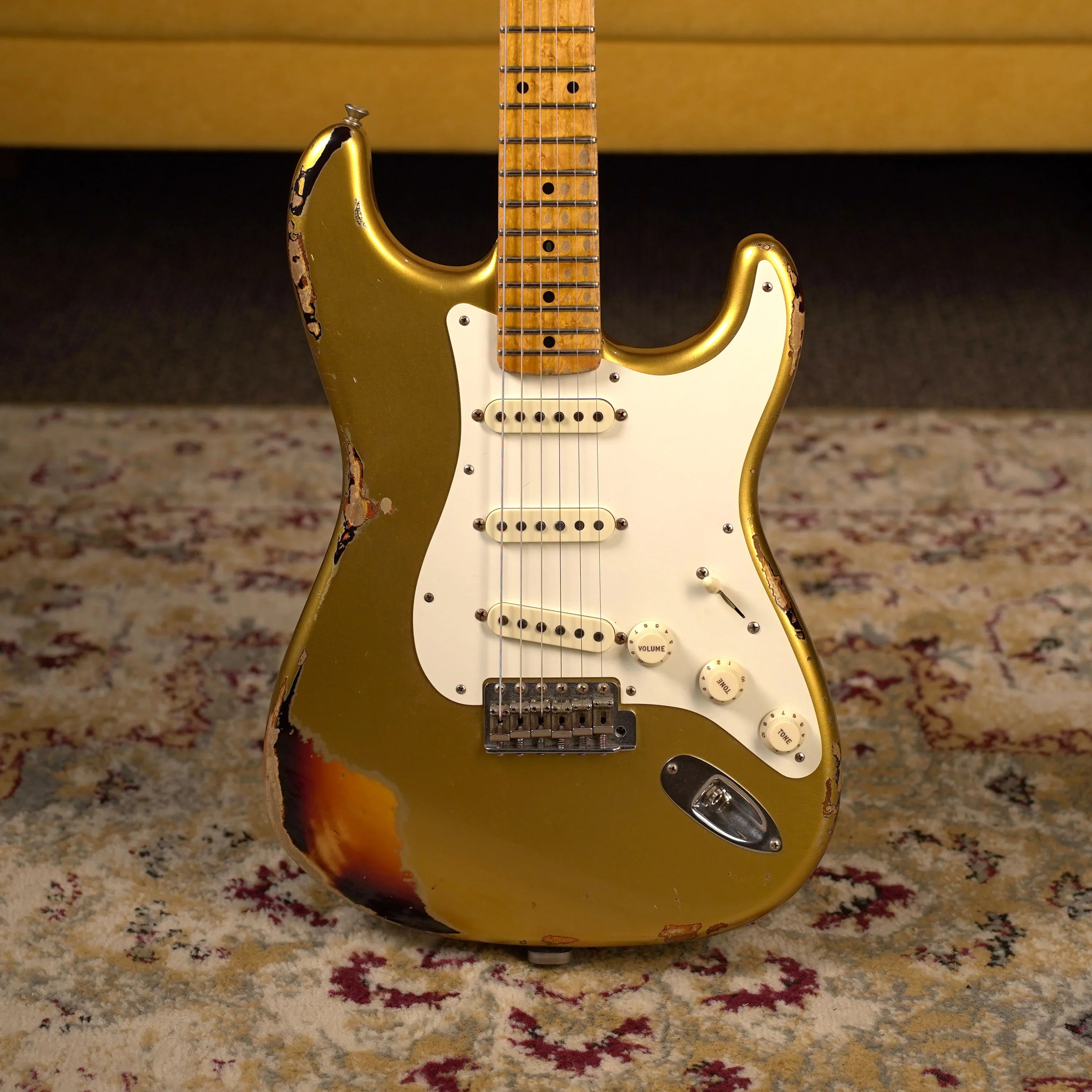 2016 Fender Custom Shop Mischief Maker - Aged Aztec Gold over 3