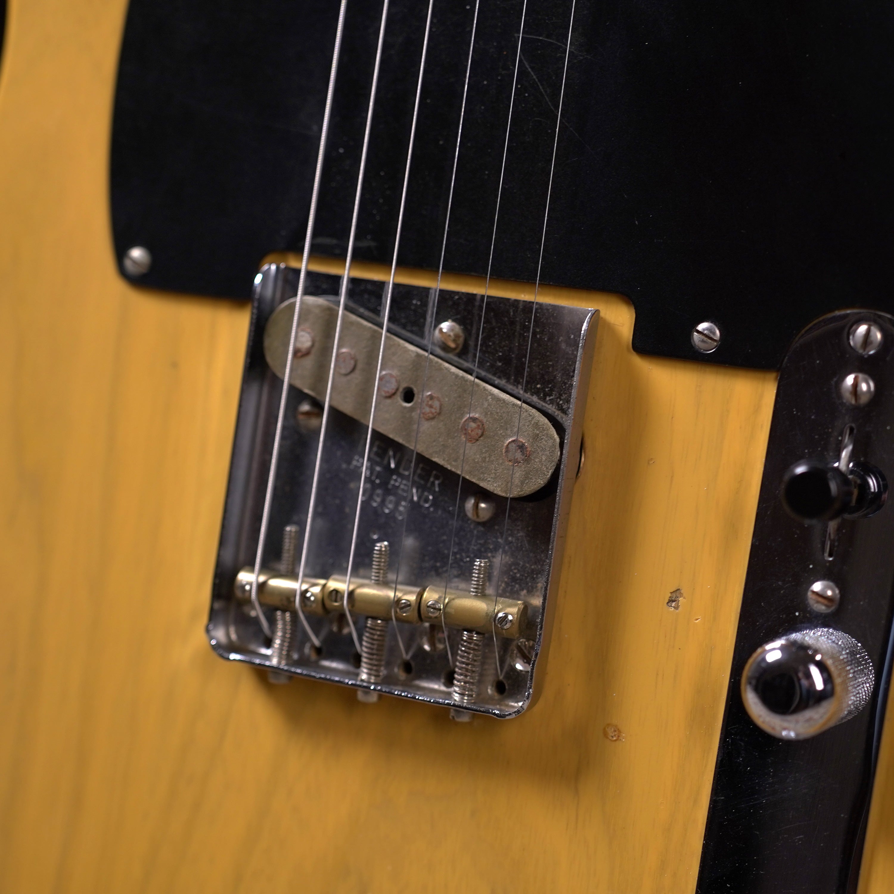 Fender Telecas American Vintage (1982製) 1982 Fender American Vintage Telecaster – High Voltage Guitars