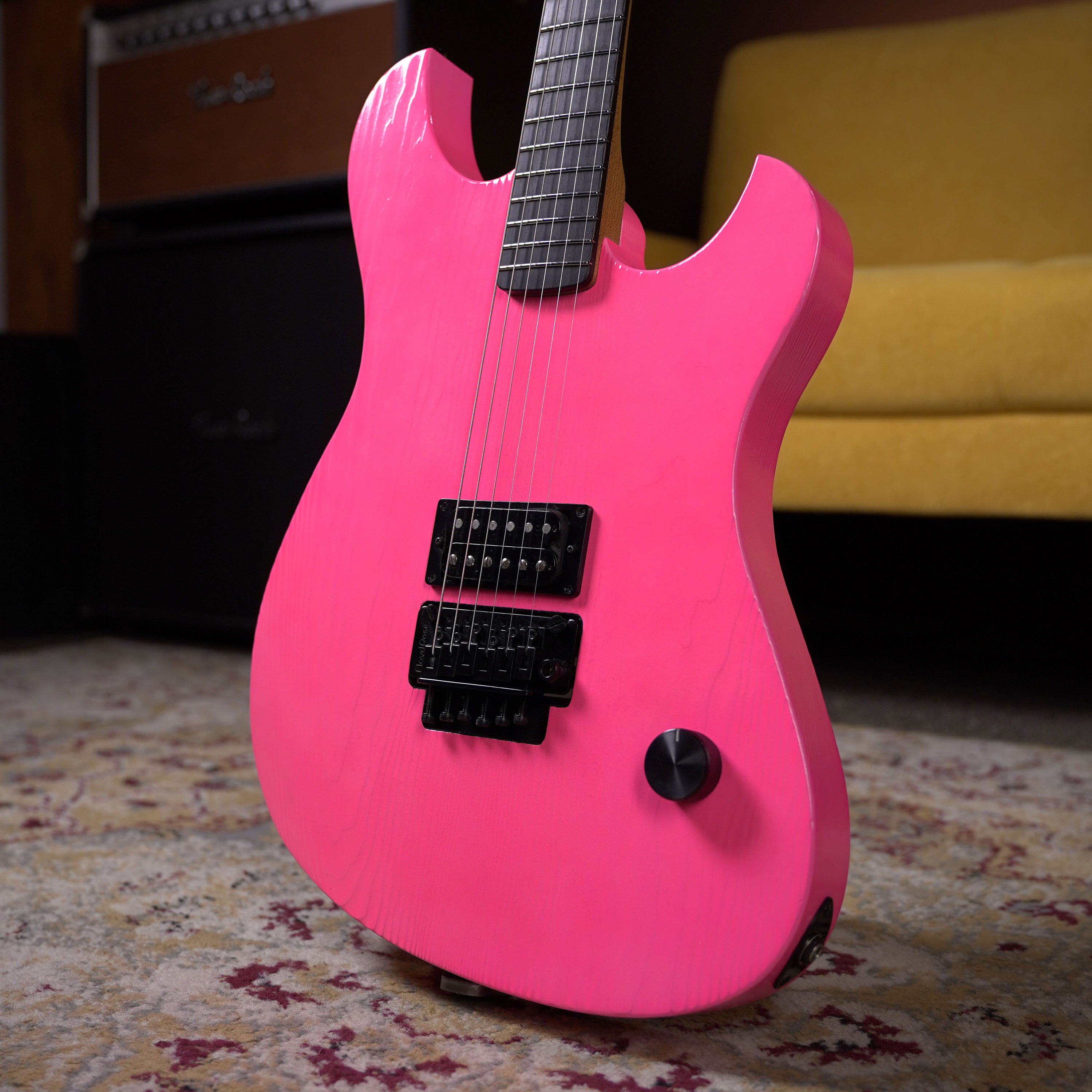 Used Novo Idris Custom - Pink – High Voltage Guitars