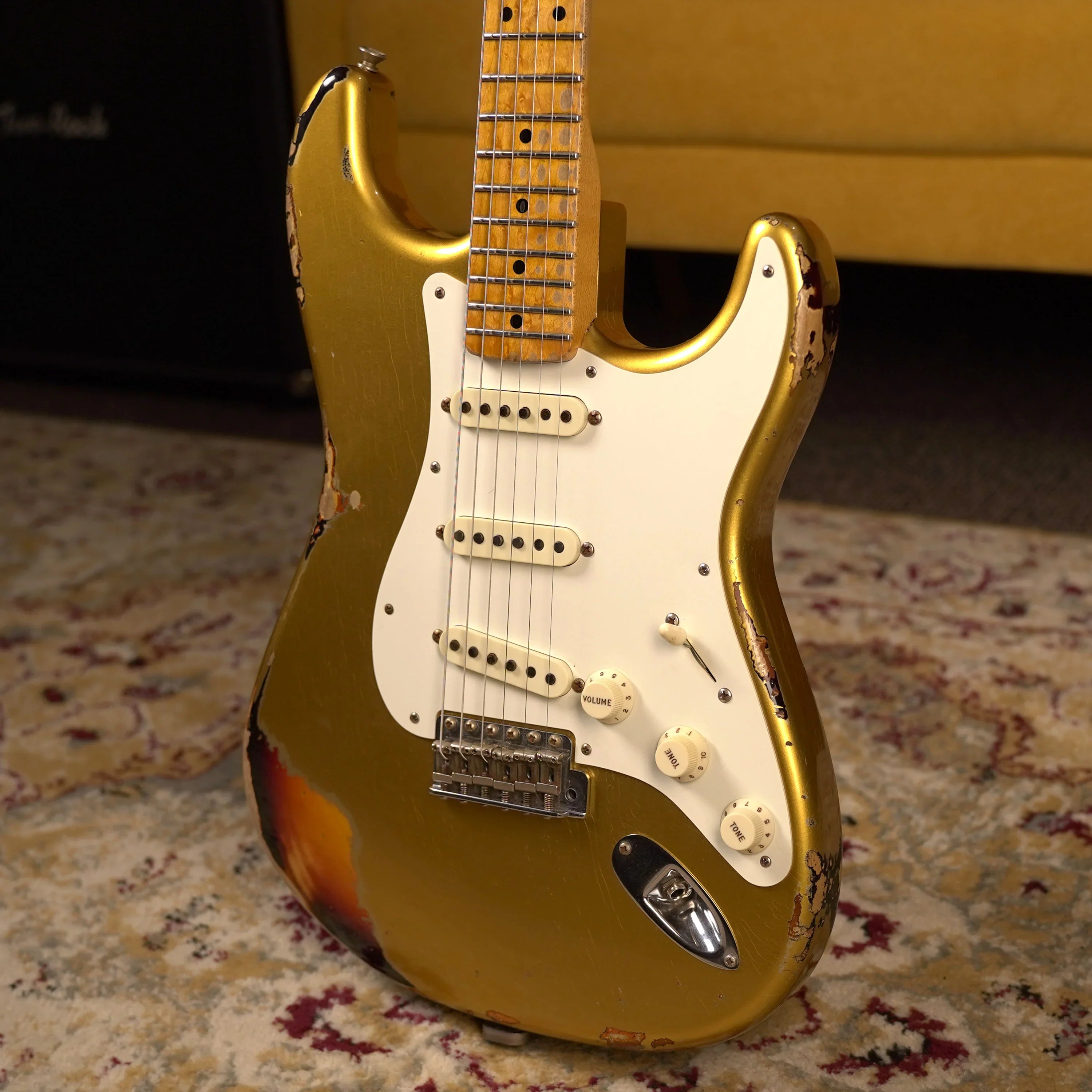 2016 Fender Custom Shop Mischief Maker - Aged Aztec Gold over 3