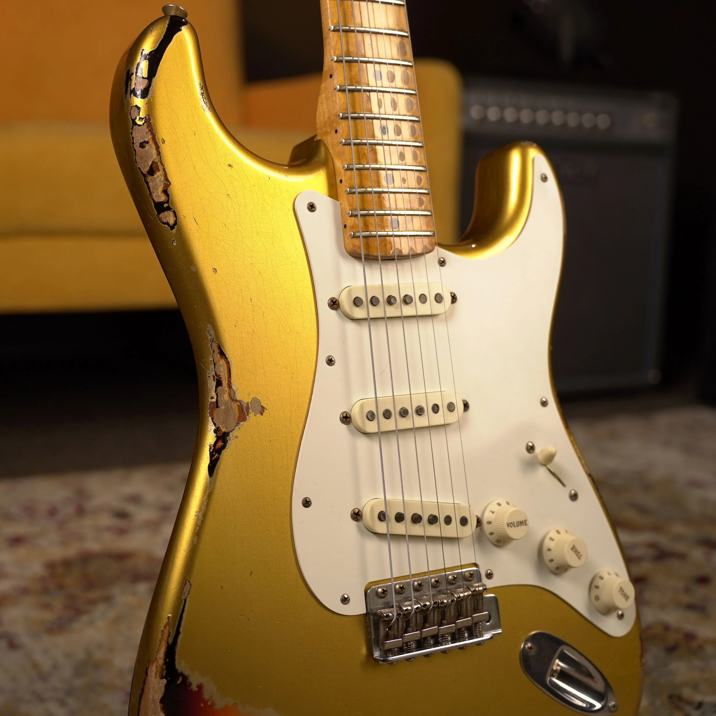 2016 Fender Custom Shop Mischief Maker - Aged Aztec Gold over 3